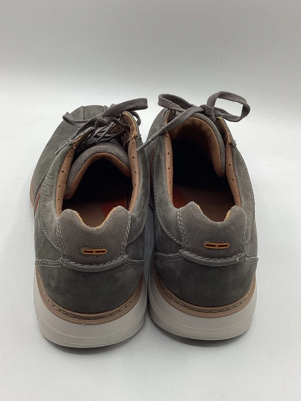 Clarks Men's Un Ramble Go Gray Suede Lace-Up Sneakers